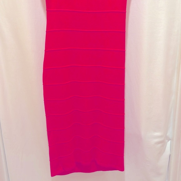 Slightly Worn Marciano Gorgeous Sexy Hot Pink Dress Size Medium - Picture 5 of 9